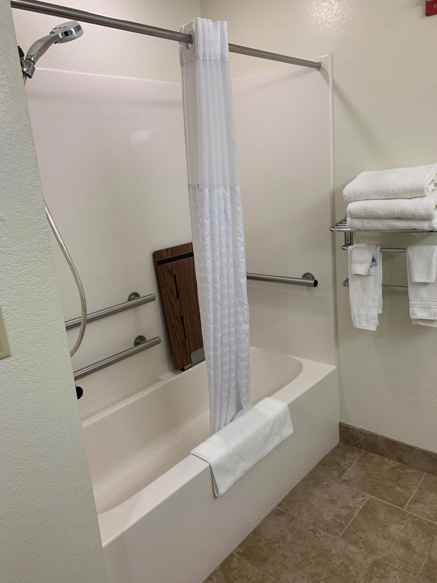Microtel Inn & Suites By Wyndham Rice Lake Exterior foto
